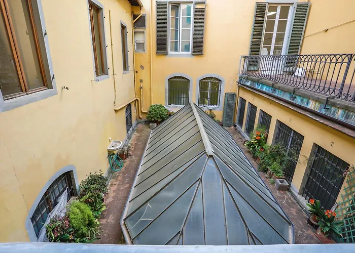 Apartment Pandolfini Courtyard Florence